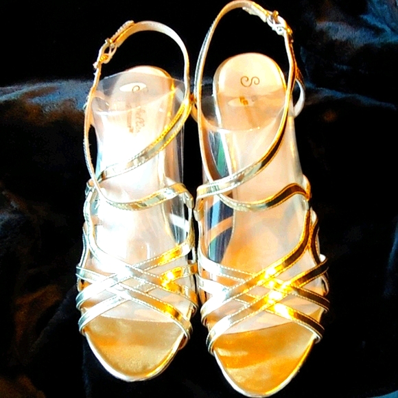 Seychelles Gorgeous Wedge Lite Gold Sandal - Picture 2 of 4